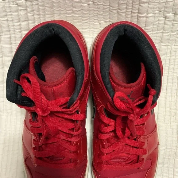 Air Jordan 1 Retro Mid-Top Men Gym Red Size 10 Classic Collectable Fan